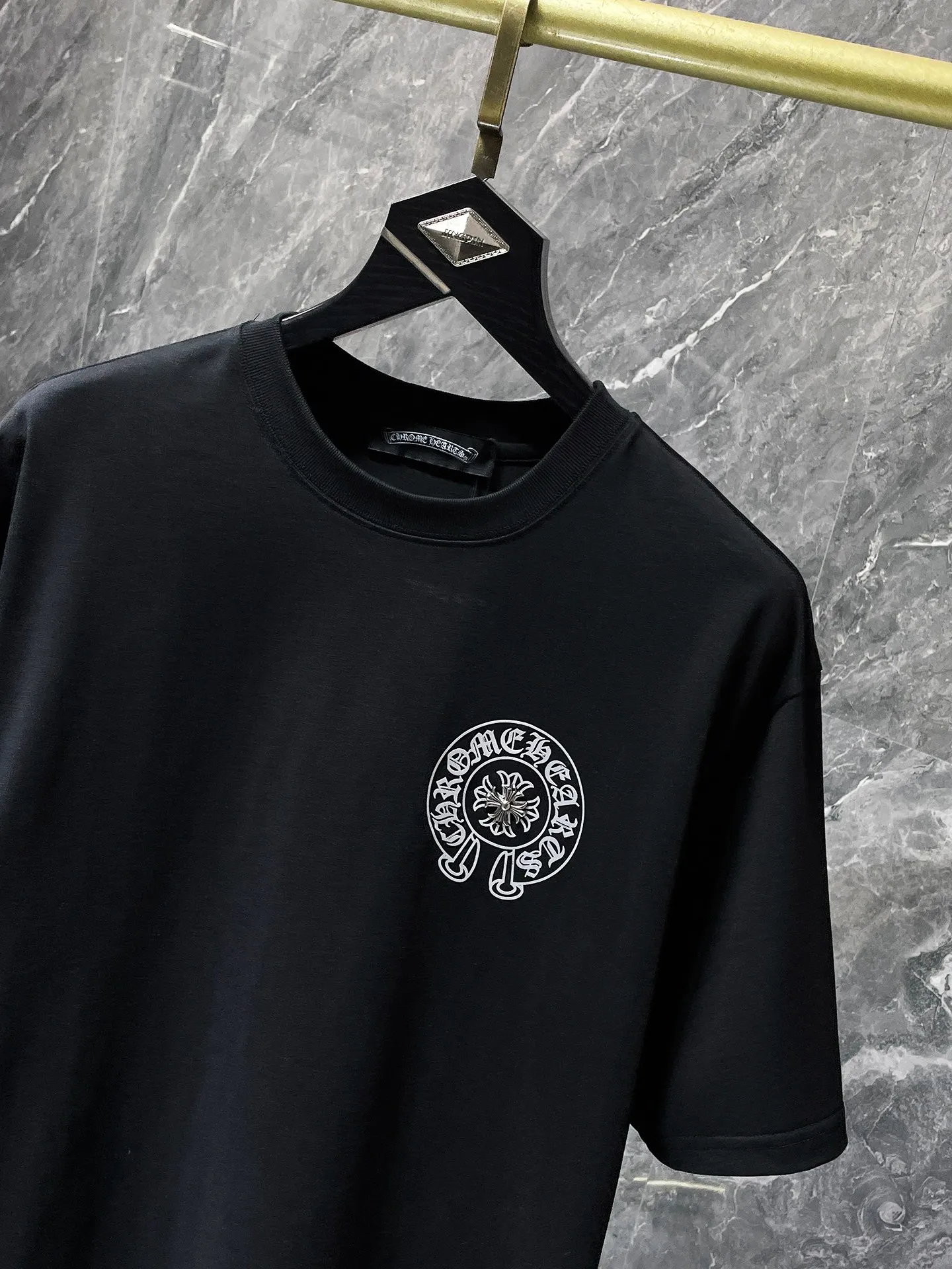 P186 New Chrome Hearts 25ss engraving film hot diamond high version for summer! High-weight, environmentally friendly and high-quality top-quality fabrics 260g~270g Cromat's Sanskrit cross-engraved film, hot-drilled, hand-buttoned short sleeves, counter synchronization, replica version 1:1 Recommended color: black, white, size: S, M, L, XL